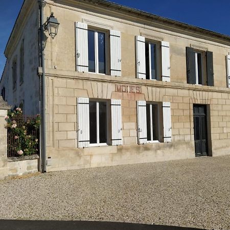 Gite Modes Et Cafe Epargnes Bagian luar foto